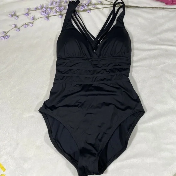 NWT La Blanca Cross Back One-Piece Swimsuit‎ 14 BLK One Pieces